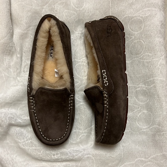 UGG Ansley in chocolate - Picture 1 of 4